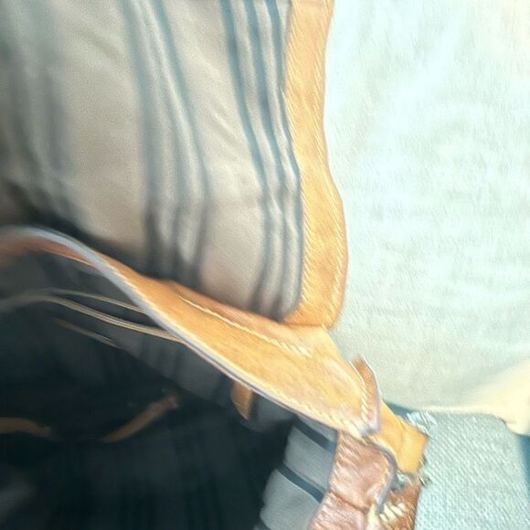 Frye Cameron Magazine Leather Distressed Satchel/Crossbody Bag - Picture 6 of 13